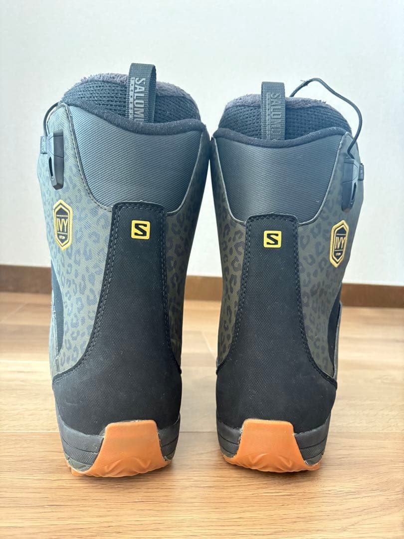 美品Salomon 女性用子ども用スノーボードブーツ