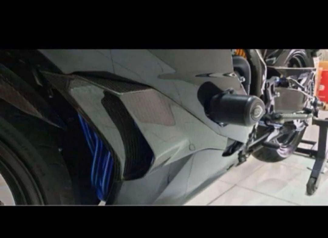 ZX25R/ZX4RRカーボンエアースコップ