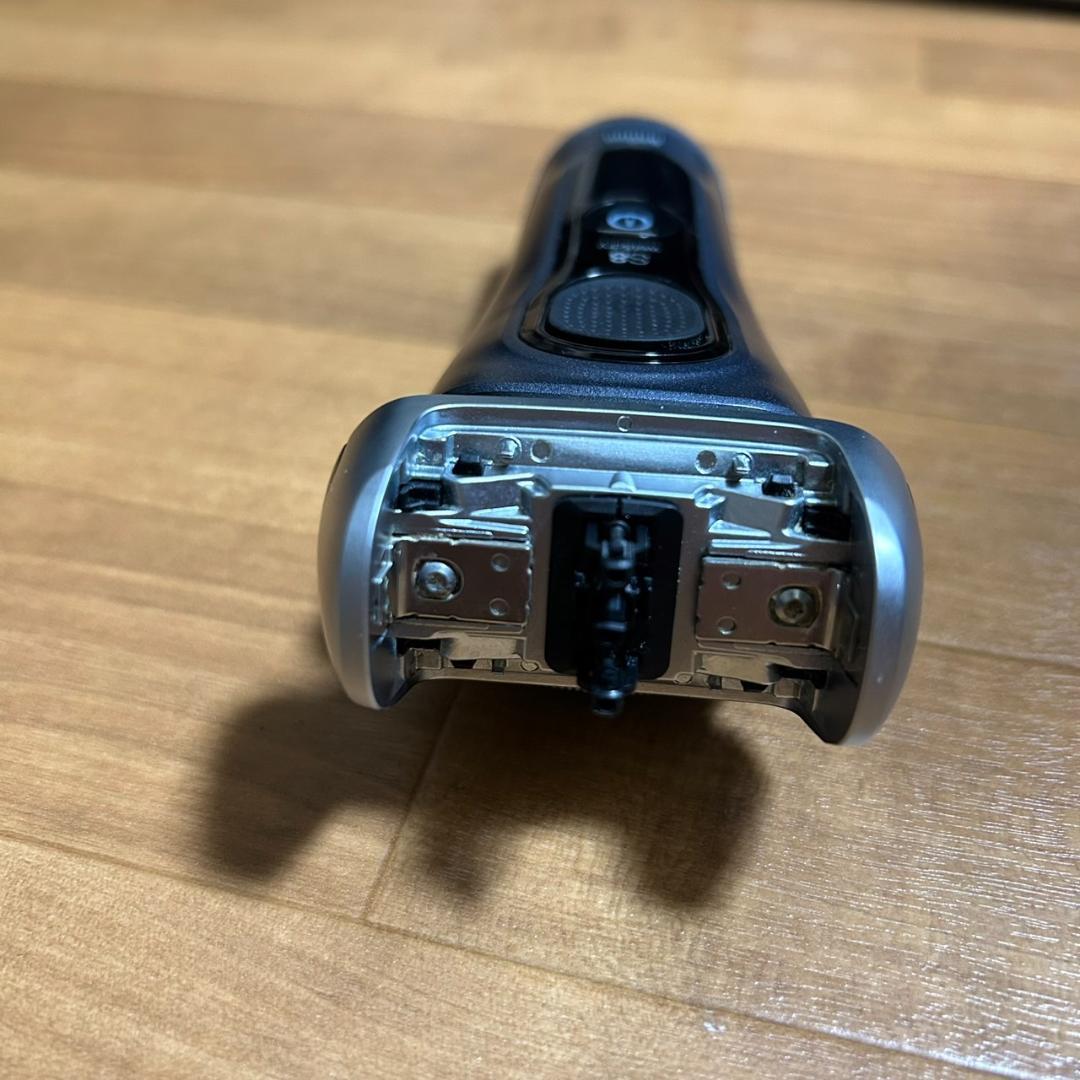 BRAUN シェーバー シリーズ8 充電式 ４＋１カットシステム
