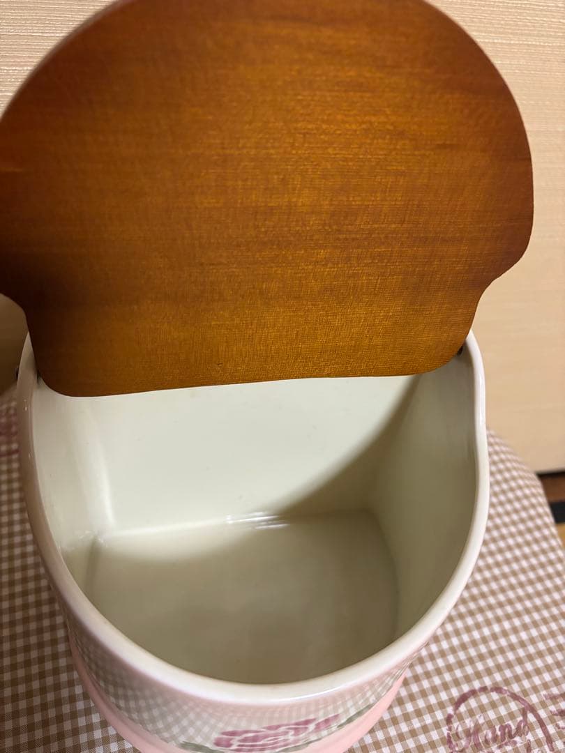 ニャンコ先生　マニーローズ木製蓋陶器小物入れ