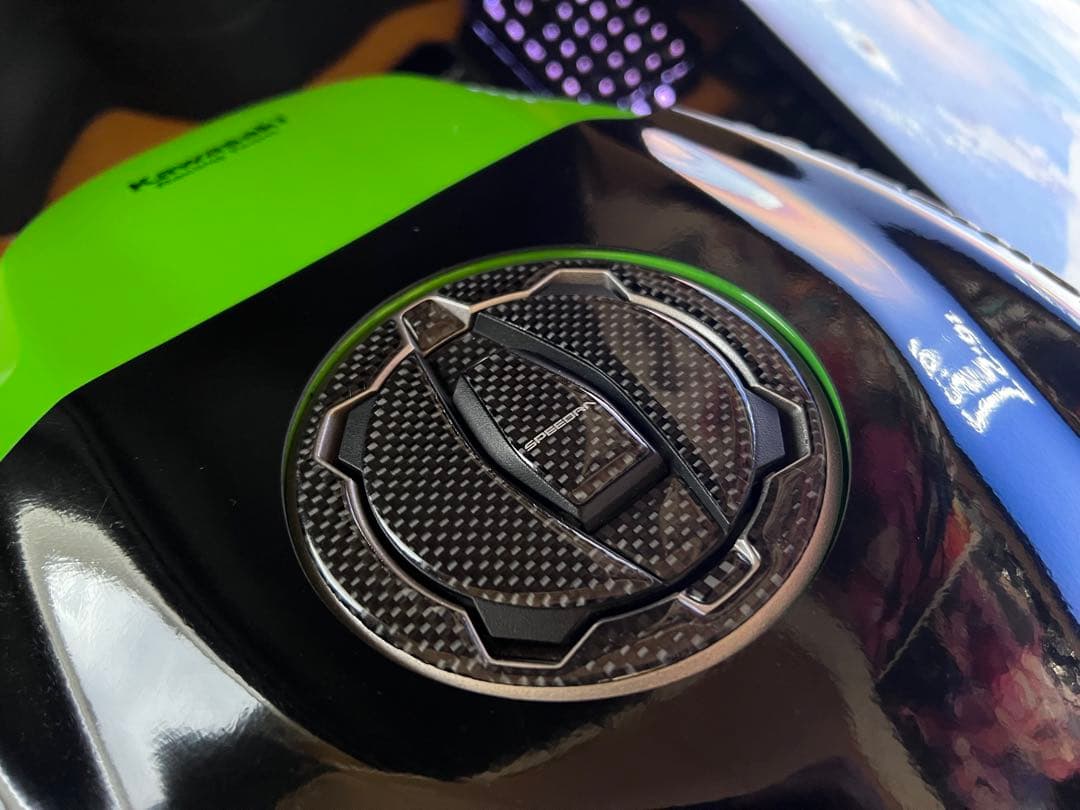 し*ん様 zx25r ガソリンタンク