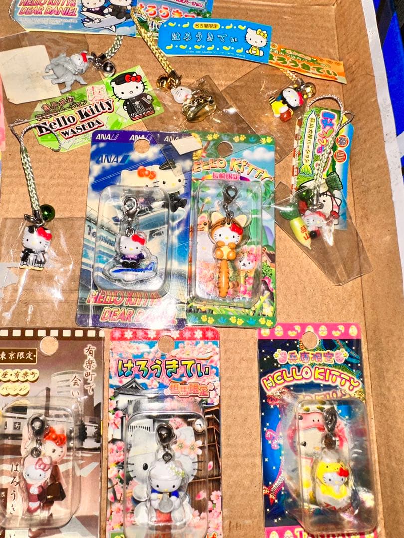 ハローキティ　ご当地　ストラップ　ファスナーチャーム　セット