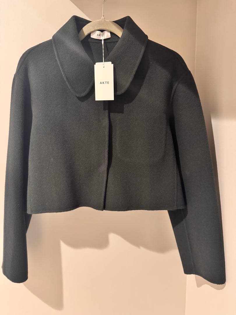 ✨新品タグ付✨AKTE ショートリバージャケット　クロップドジャケット