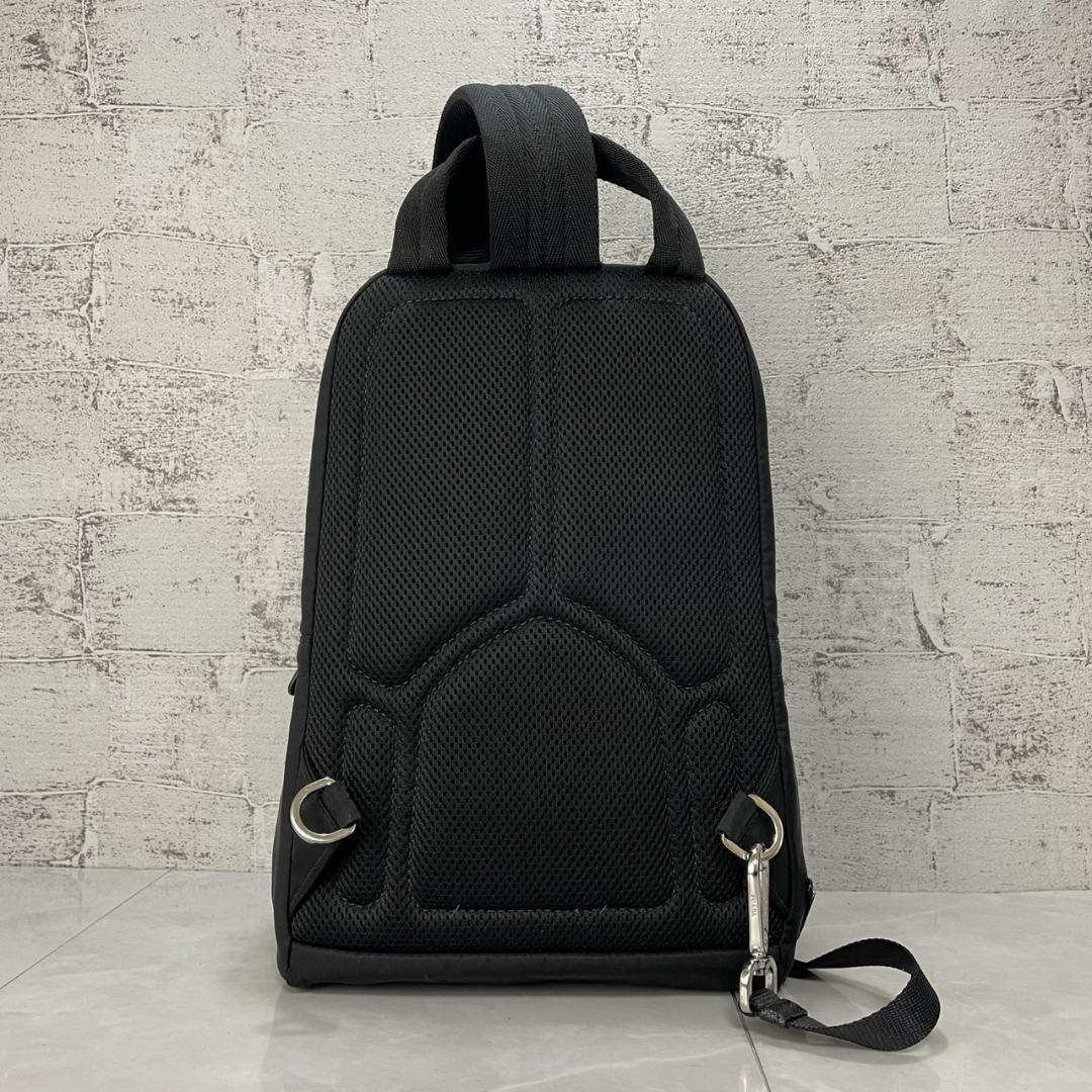 PRADA ボディバッグ プラダ ショルダーバッグ 2VZ013 黒 現行 美品