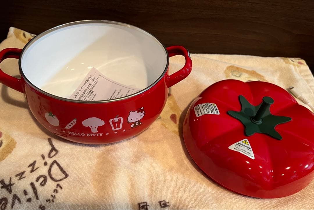 サンリオ ハローキティ キティベジタブルシリーズ ホーロー鍋 赤 2008年
