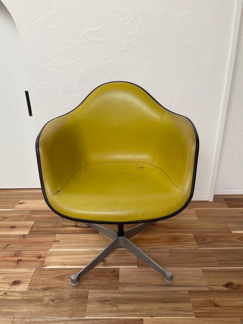 【引越しセール】ビンテージのイームズアームチェア