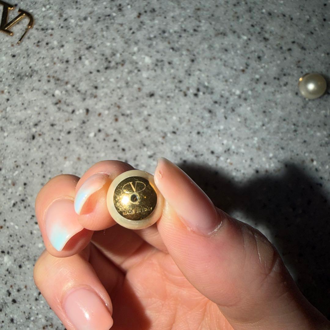 VALENTINO ロゴパールピアス