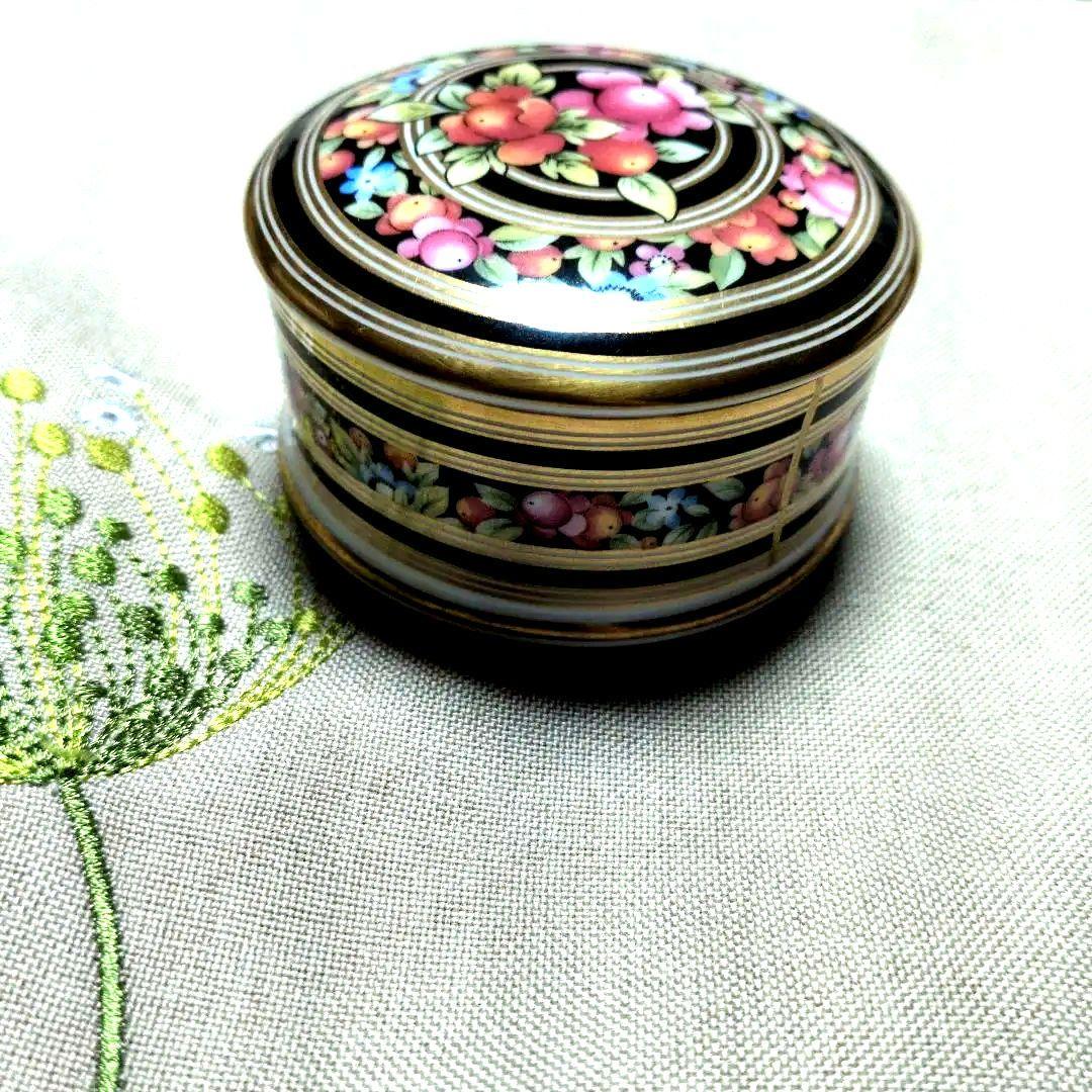 ウェッジウッドラウンドボックス