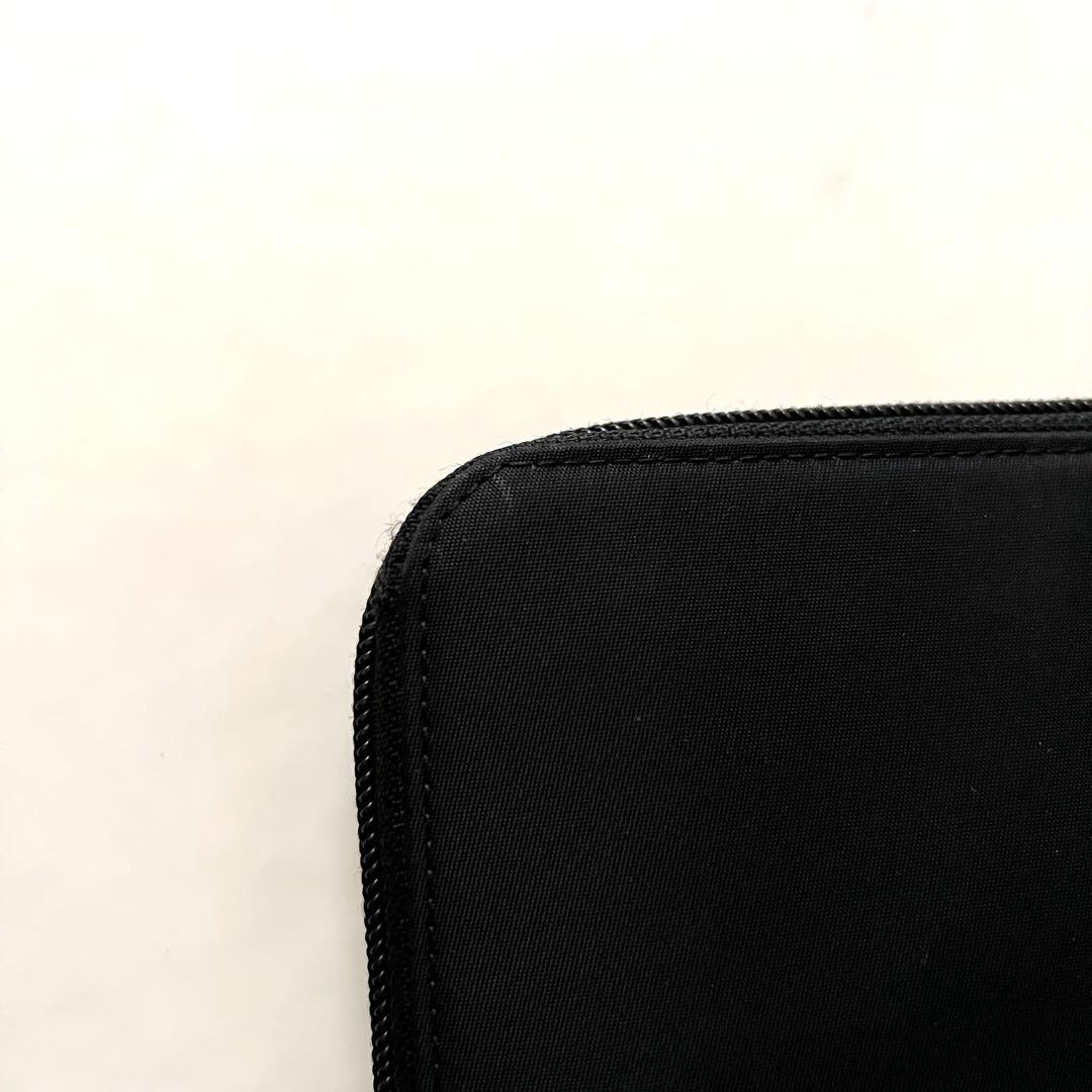 プラダ 長財布 ラウンドジップ 三角プレート ナイロン ブラック サフィアーノ