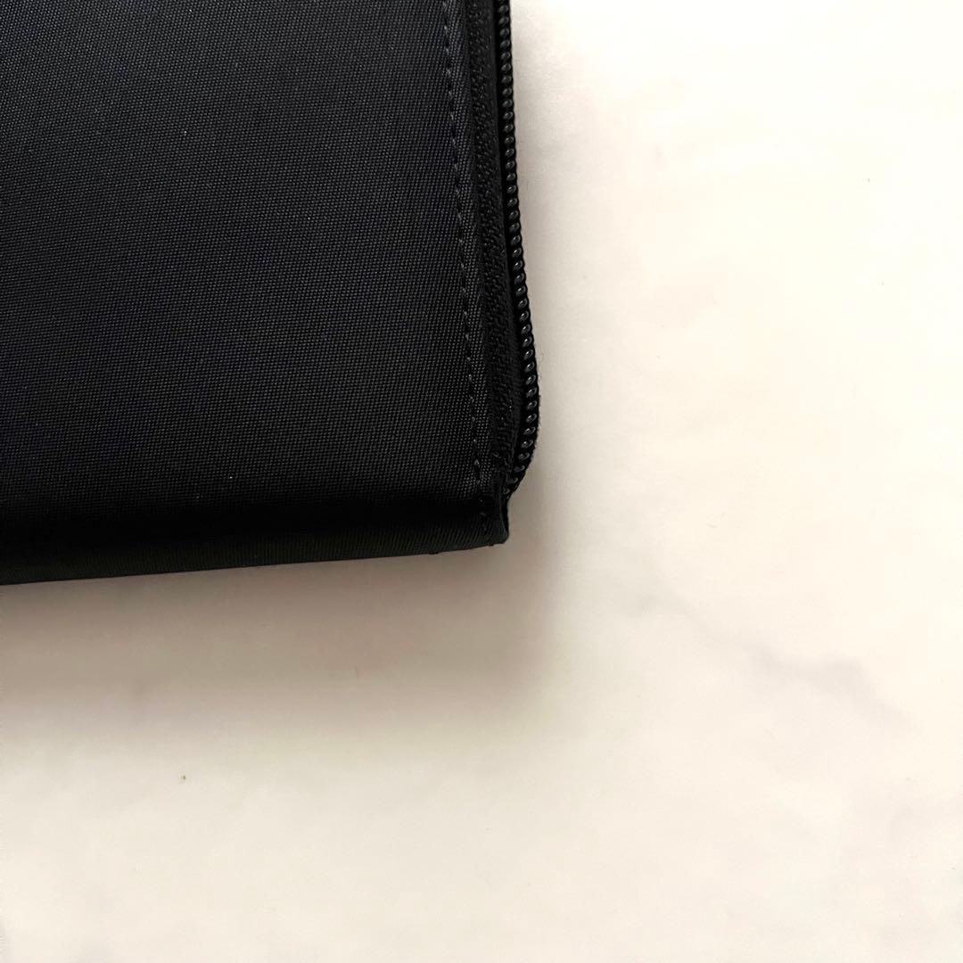 プラダ 長財布 ラウンドジップ 三角プレート ナイロン ブラック サフィアーノ