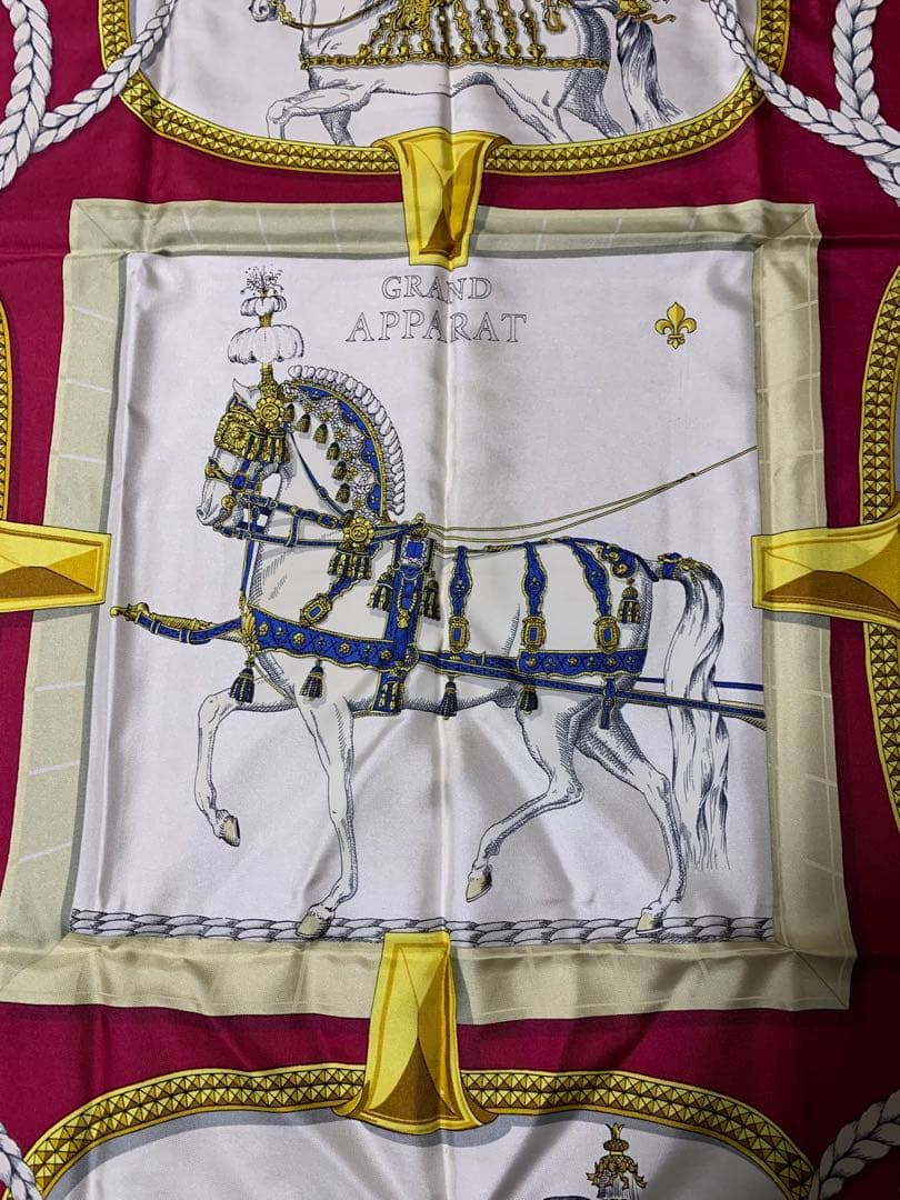 HERMÈS エルメス カレ90 シルクスカーフ 馬と鞍