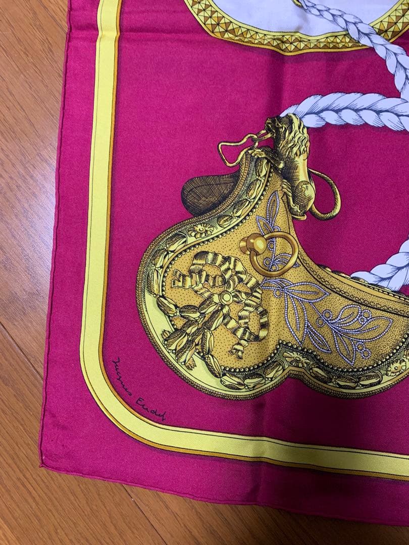 HERMÈS エルメス カレ90 シルクスカーフ 馬と鞍