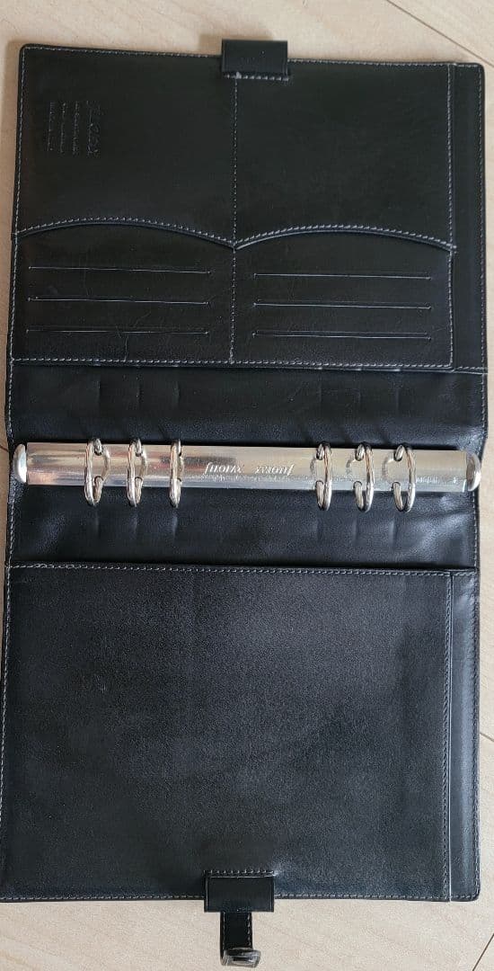 ファイロファックス製A5サイズシステム手帳　黒