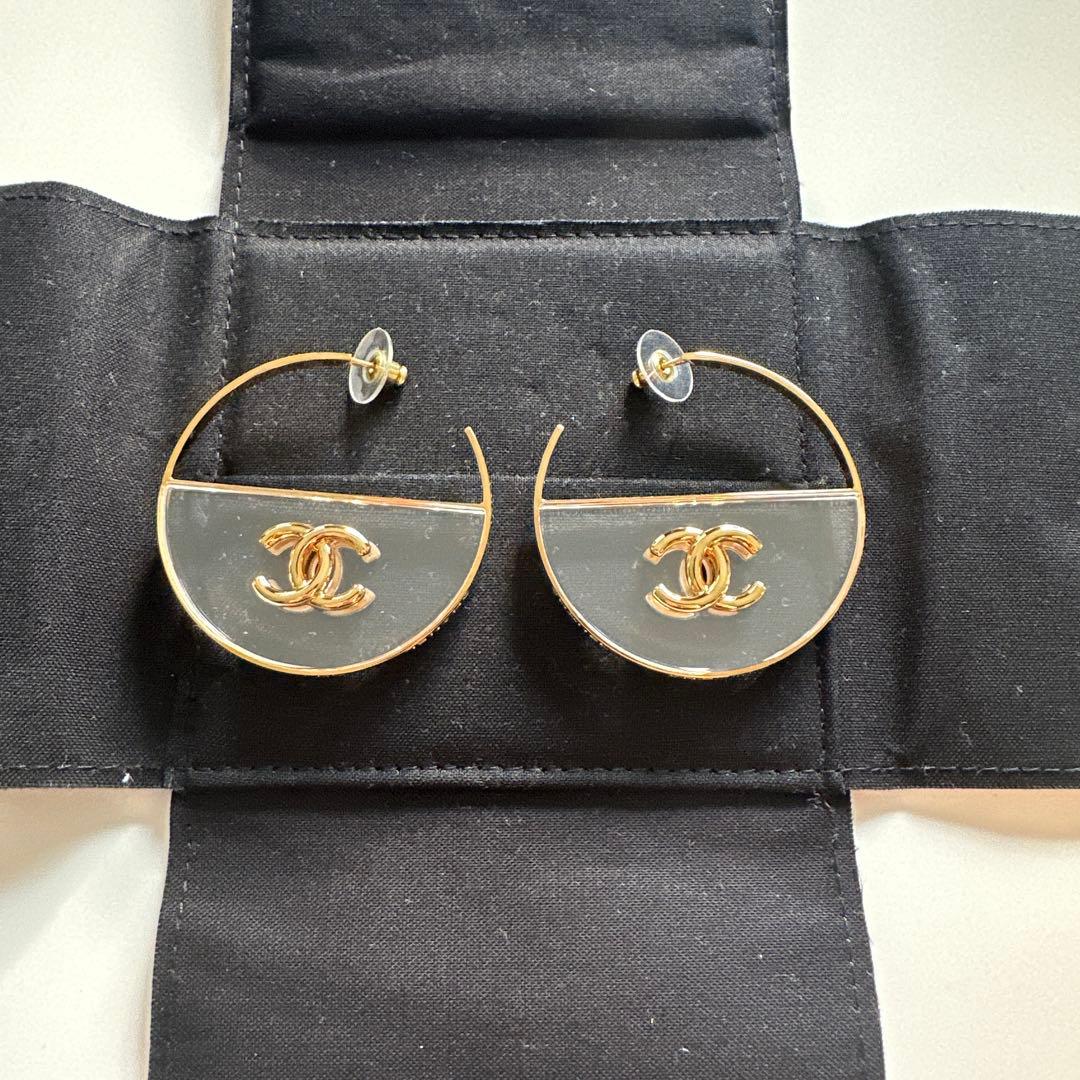 シャネル　ピアス　クリア　スケルトン　ゴールド　フープ