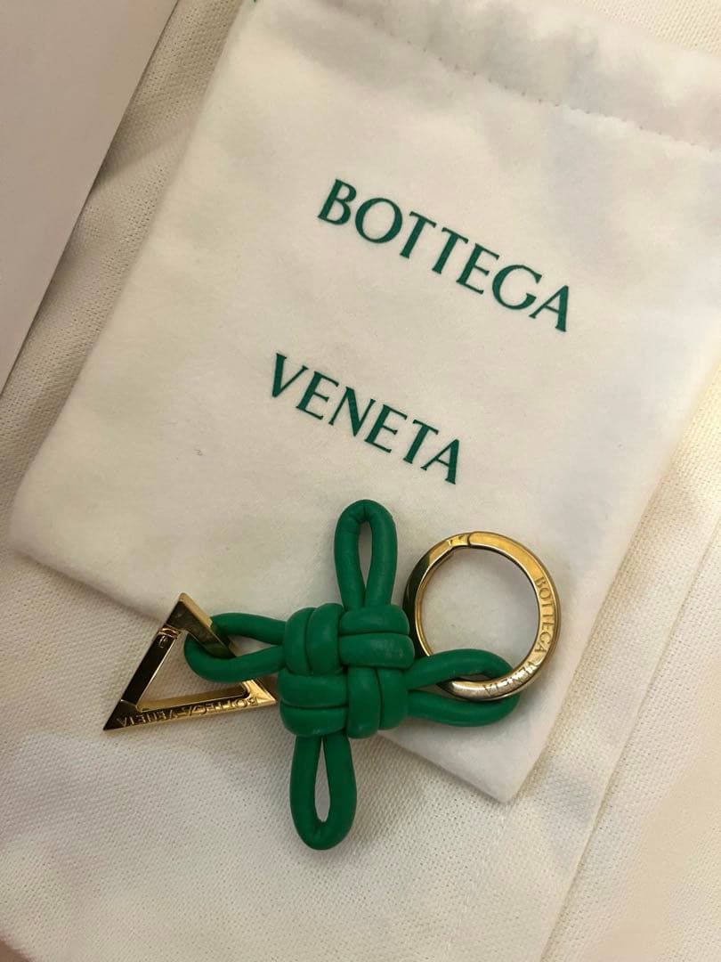 がちゃみ様　BOTTEGA VENETA トライアングルキーリング