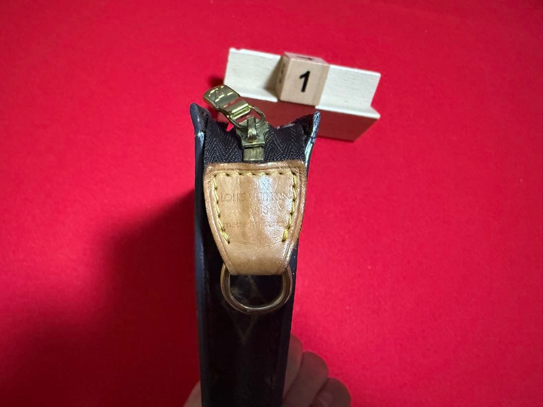 Louis Vuitton モノグラム レザーポーチ
