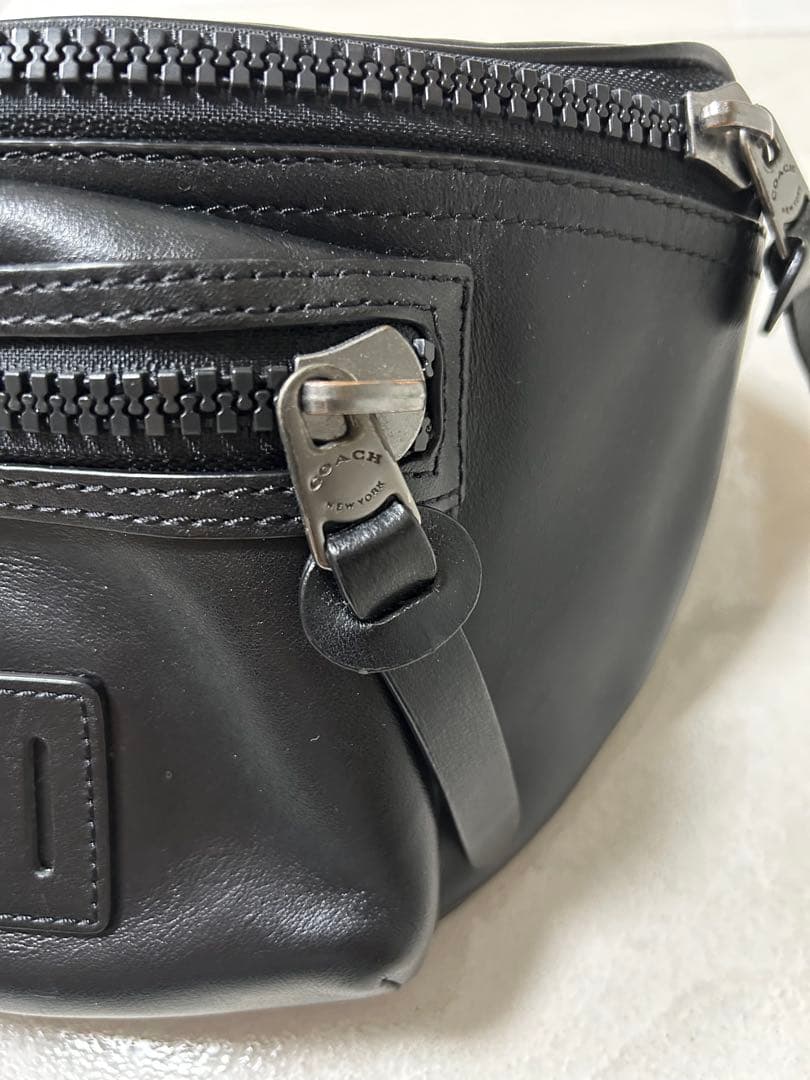 COACH ボディバッグ ブラック レザー
