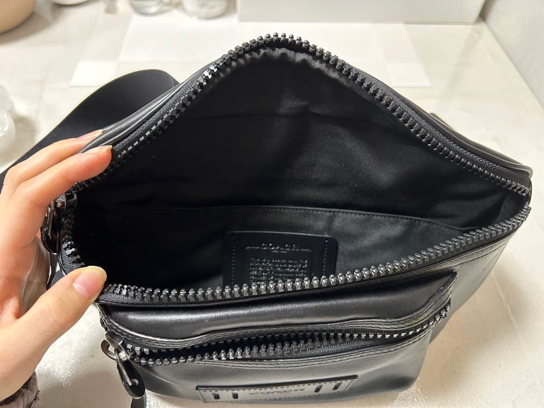 COACH ボディバッグ ブラック レザー