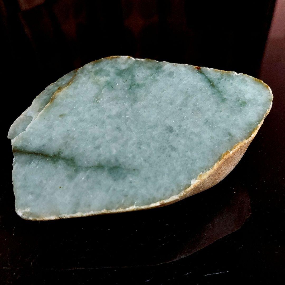 淡いグリーンが綺麗✨ 大きな JADEITE 本翡翠 原石 1面磨き 561