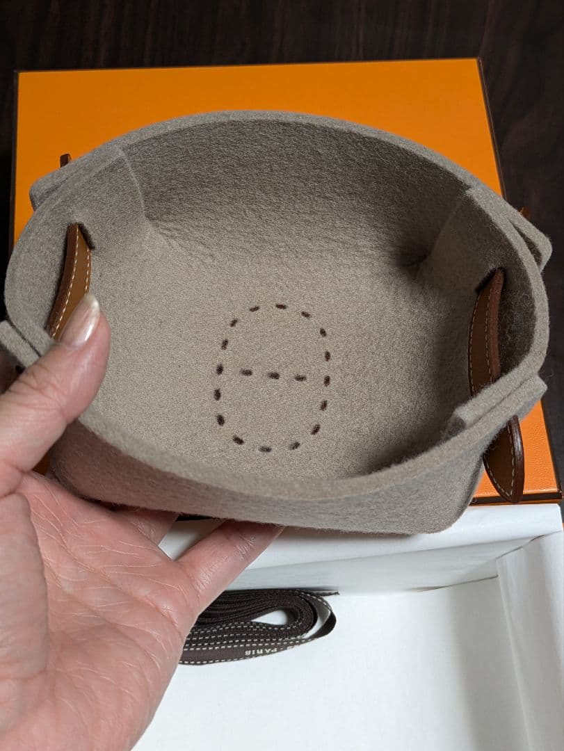 【新品未使用】HERMES ウールフェルト トレイ ベージュ