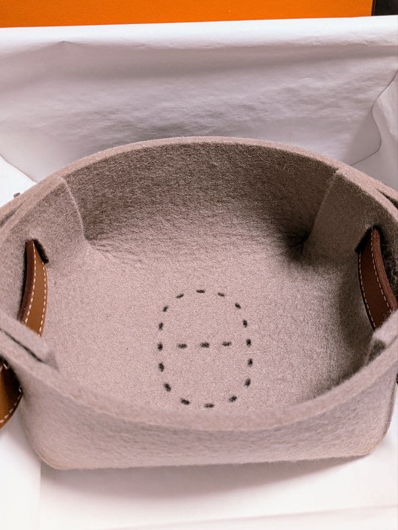 【新品未使用】HERMES ウールフェルト トレイ ベージュ