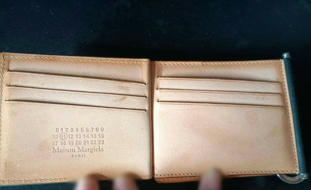 ド*ラ様 マルジェラ　黒レザー 二つ折り財布