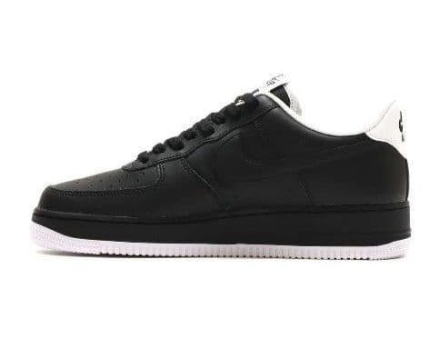 新品未使用タグ付きNIKEエアフォース1 '07 ブラック/ブラック-ホワイト