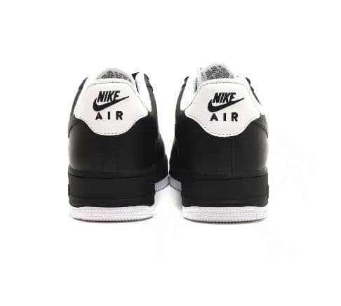 新品未使用タグ付きNIKEエアフォース1 '07 ブラック/ブラック-ホワイト