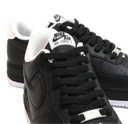新品未使用タグ付きNIKEエアフォース1 '07 ブラック/ブラック-ホワイト