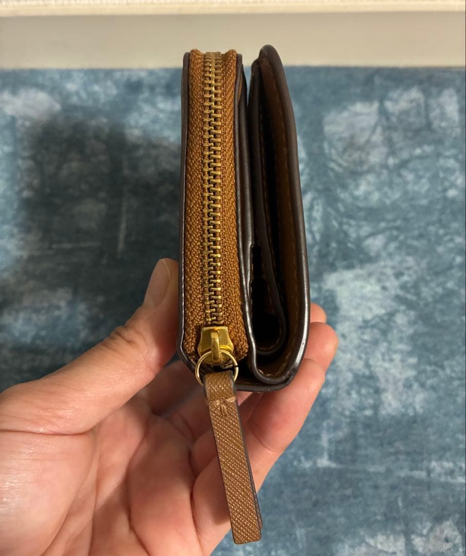 新品　トリバーチ　二つ折り財布　ラウンドファスナー　ブラウン
