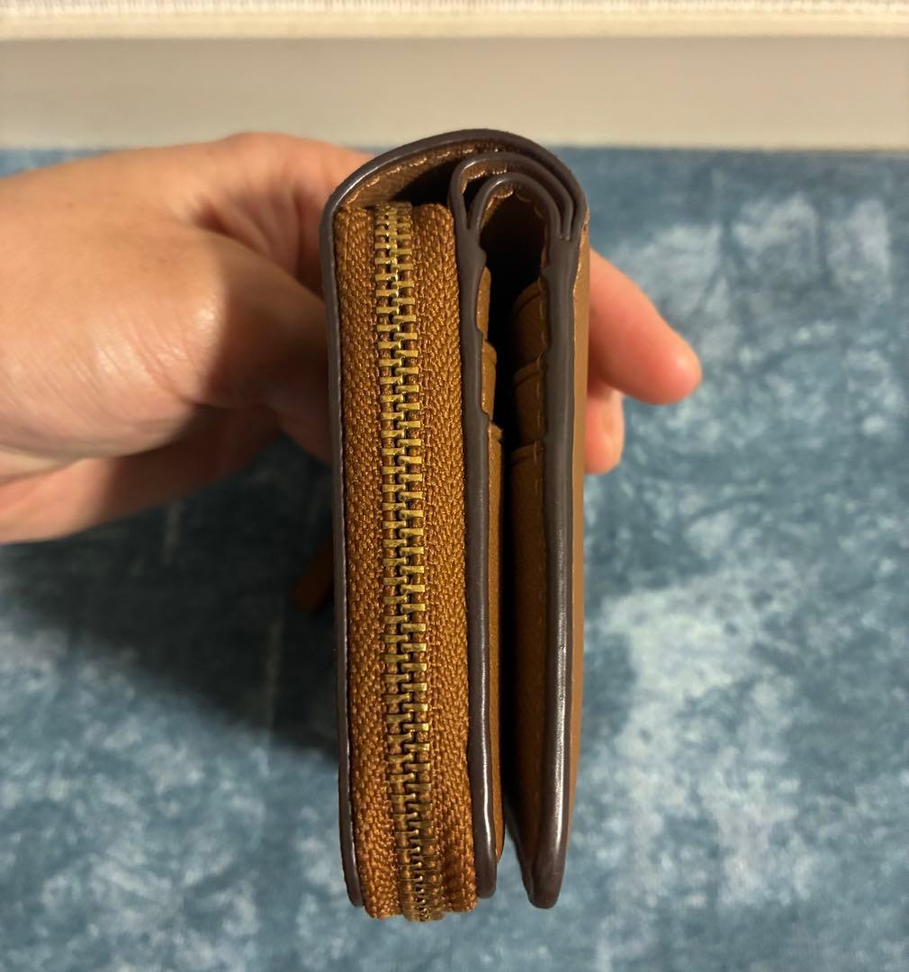 新品　トリバーチ　二つ折り財布　ラウンドファスナー　ブラウン