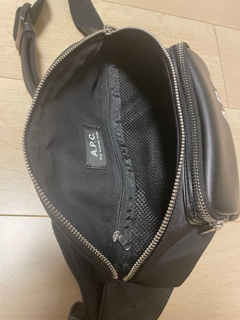 A.P.C ボディバッグ