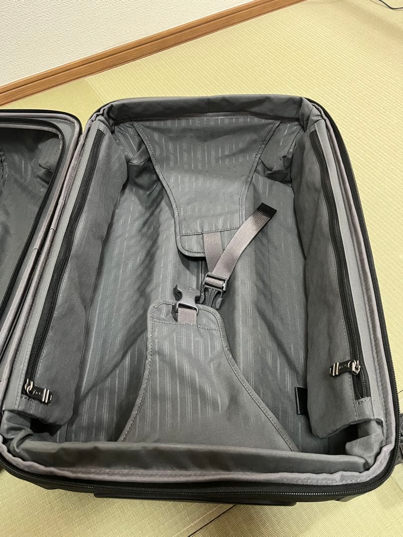 TUMI ブラック キャリーケース 4輪