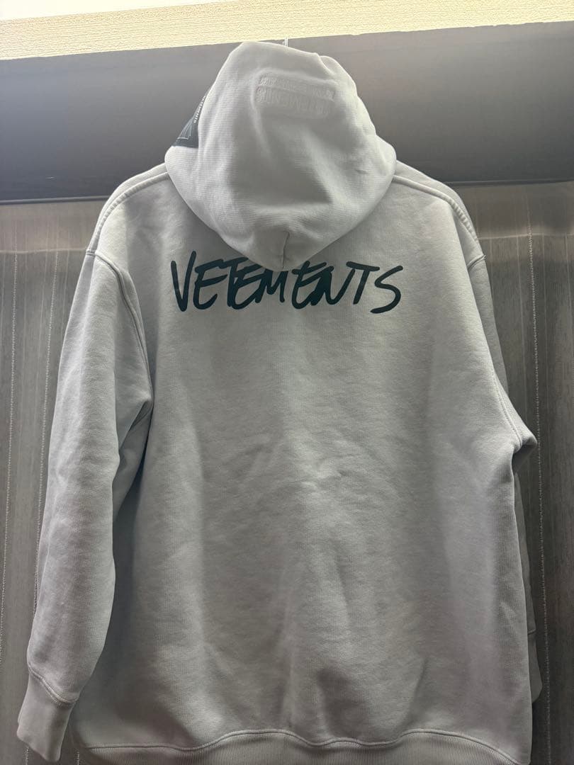 VETEMENTS グレー パーカー