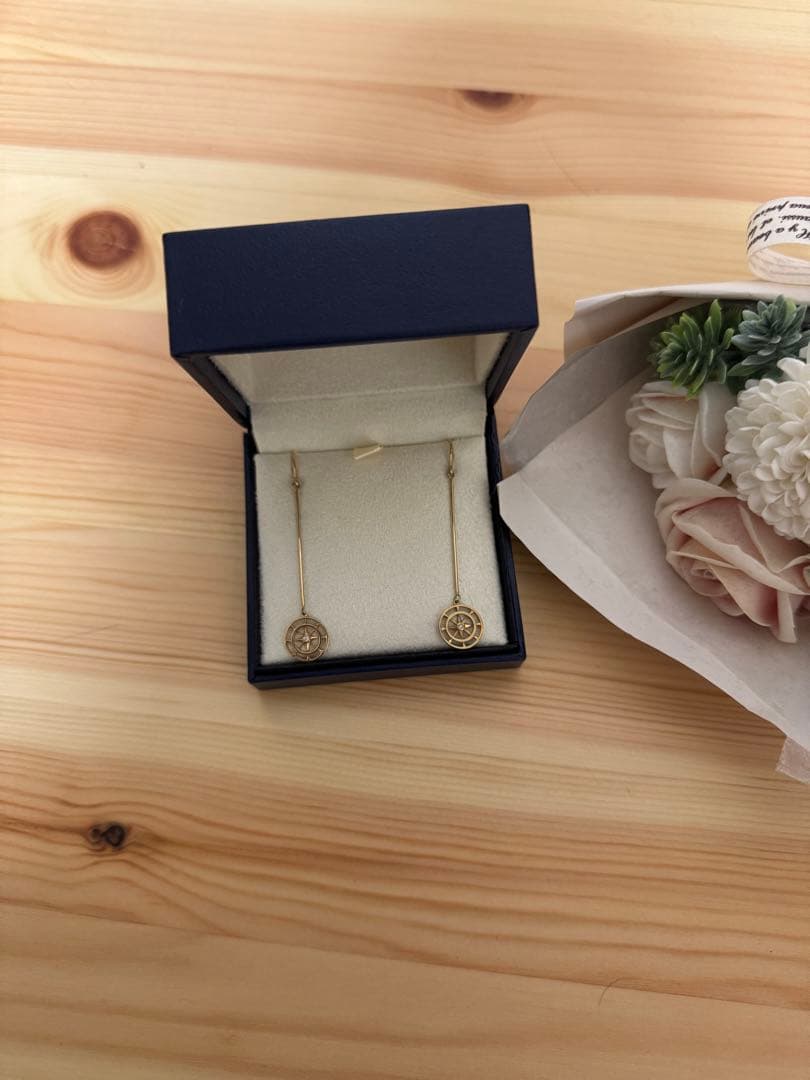 ヴァンドーム青山　羅針盤ピアス