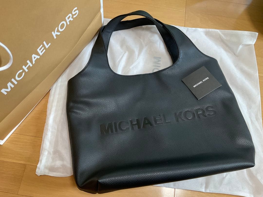y*u様 MICHAEL KORS 新作トートバッグ
