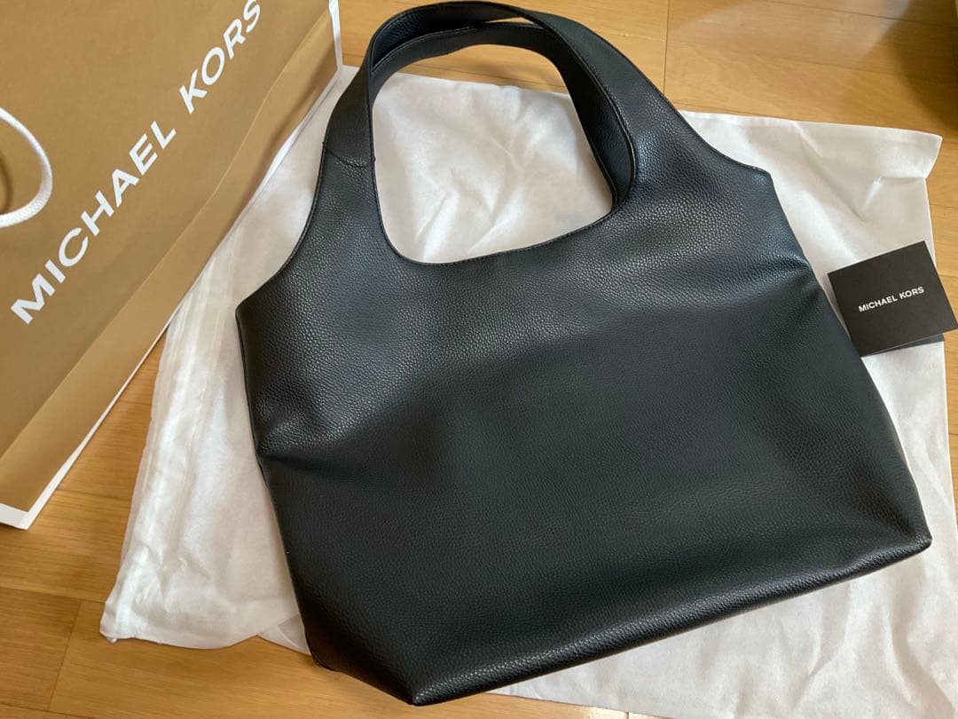 y*u様 MICHAEL KORS 新作トートバッグ