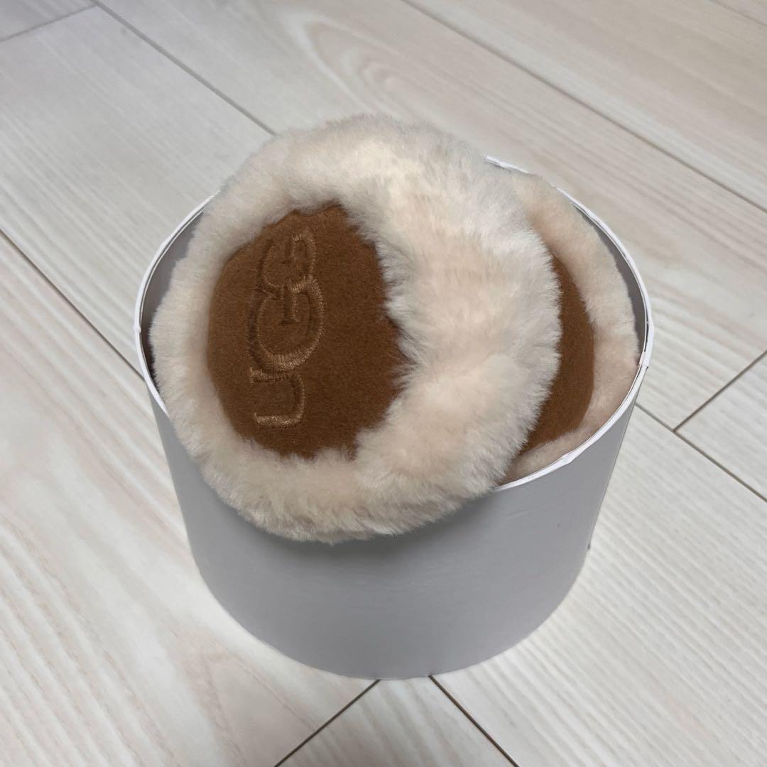 箱タグ付き UGG シープスキン エンブロイダリー イヤーマフ