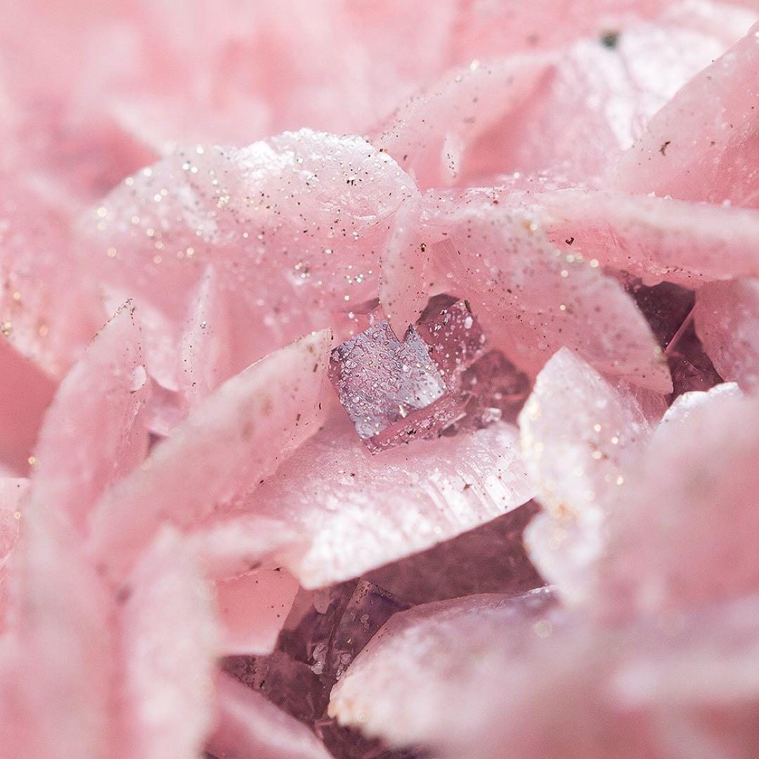 中国 ロードクロサイト フローライト 蛍石 天然石 原石 鉱物標本 鉱石 748