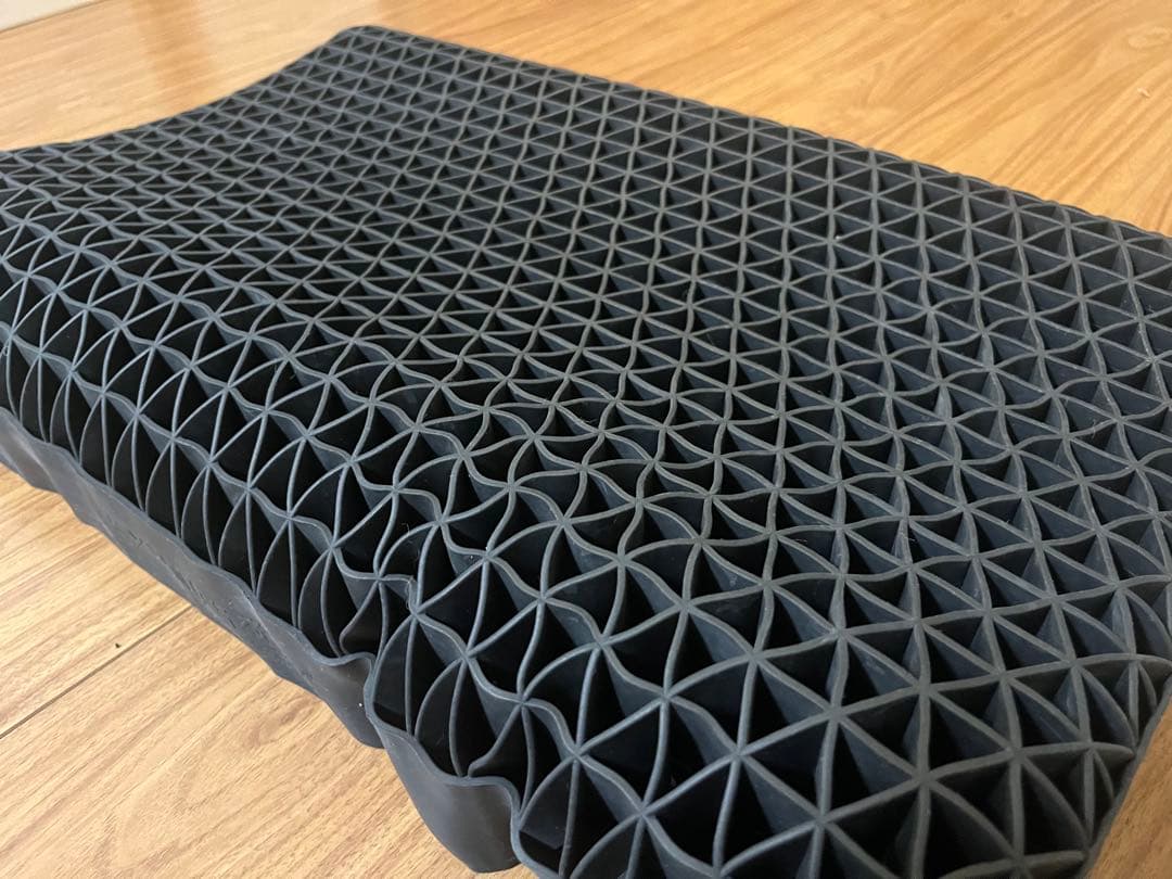 【美品】【箱あり】ヒツジのいらない枕（至極）テンセル枕カバー付き
