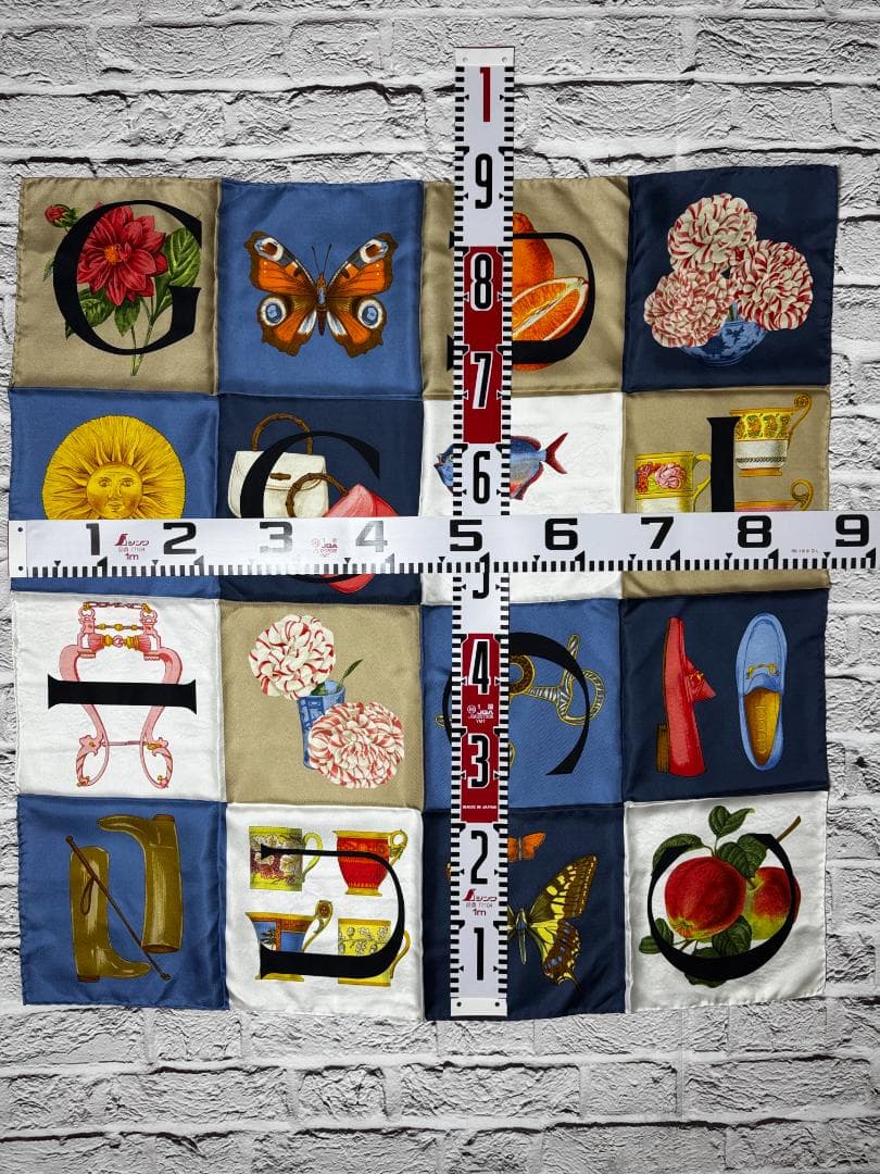美品　グッチ スカーフ　大判フラワー 蝶々 魚 柄　ｗ3325-1209-⑧-①