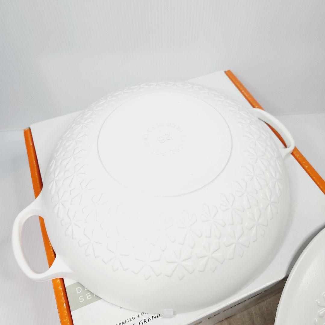 ルクルーゼ マルミット 28cm フルールレリーフ コットン