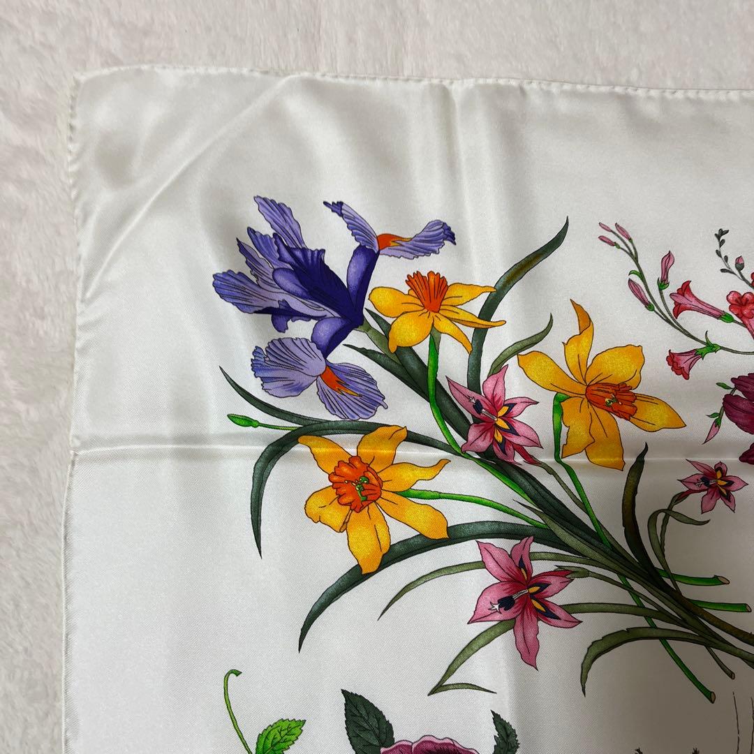 極美品　V.ACCORNERO GUCCI スカーフ　フローラ　蝿　シルク　花柄