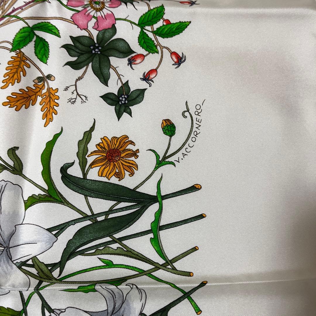 極美品　V.ACCORNERO GUCCI スカーフ　フローラ　蝿　シルク　花柄