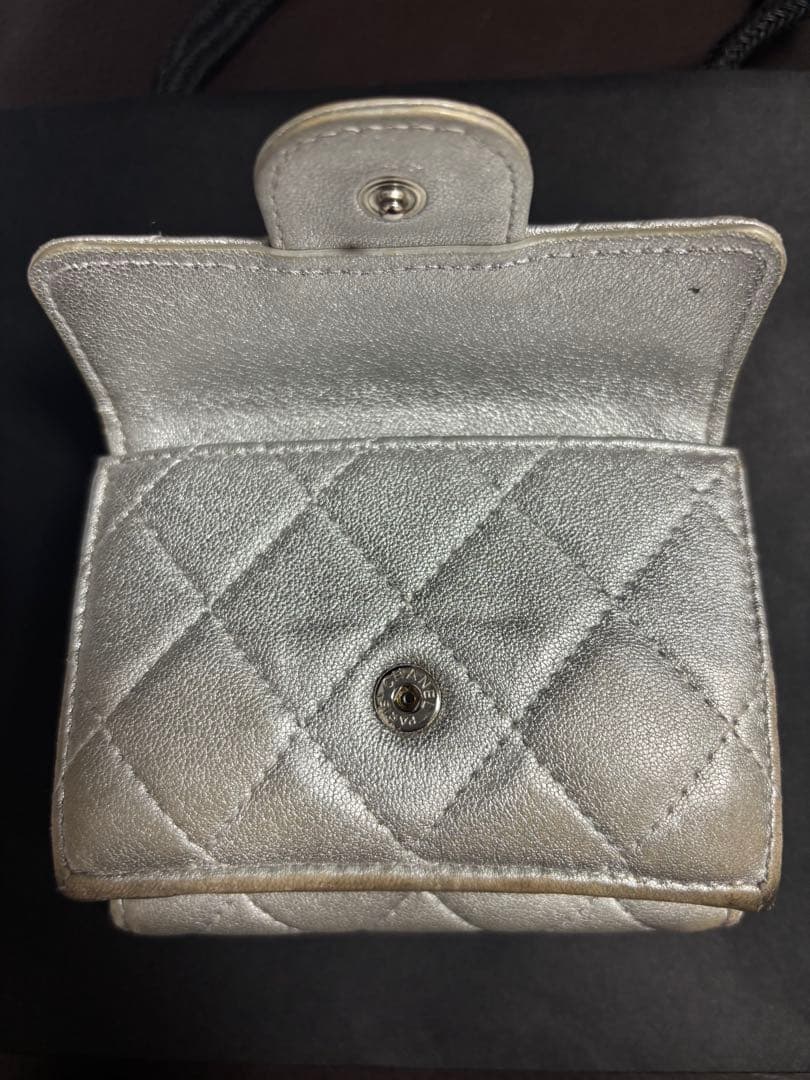 CHANEL シルバー キルティング 三つ折り財布