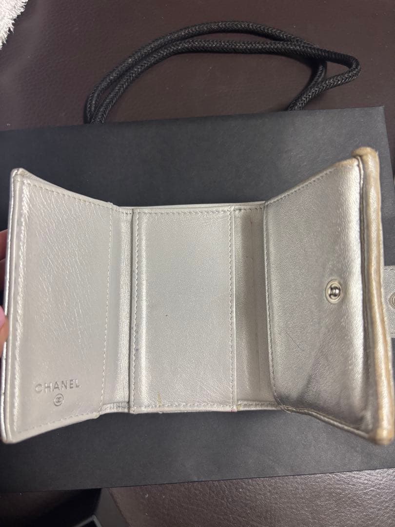 CHANEL シルバー キルティング 三つ折り財布