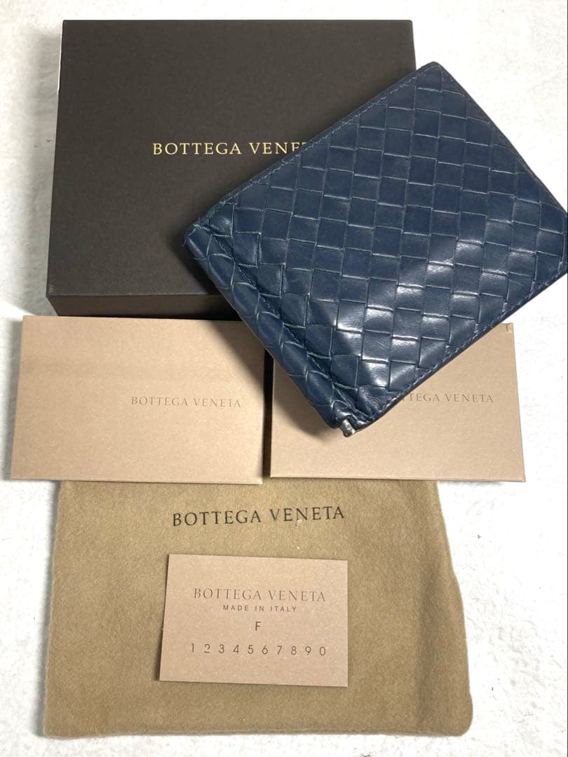ボッテガヴェネタ　イントレチャート　マネークリップ付き　カードケース　箱付き