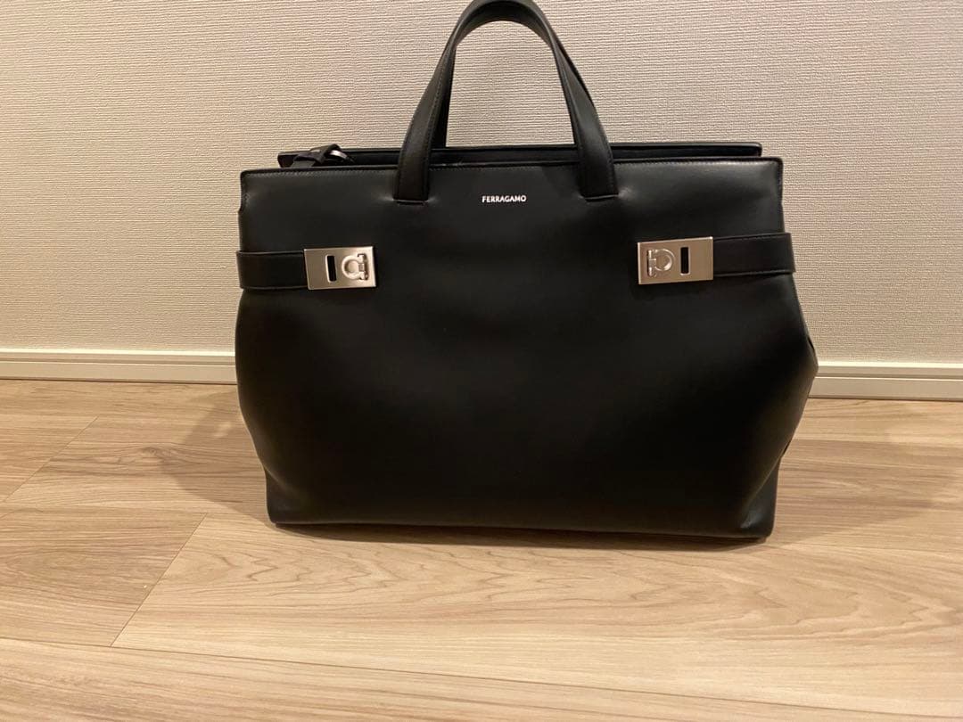 3*s様 (最終値下げ)Ferragamo レザートートバッグ