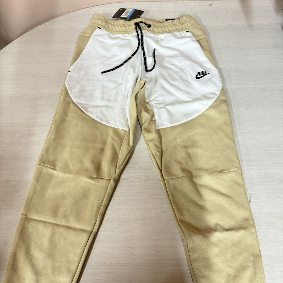 NIKE ライトカーキ×ホワイト セットアップ Mサイズ