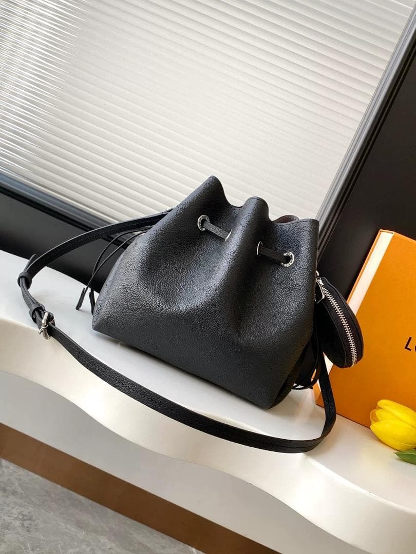 ルイヴィトン マヒナ ベラ 2way チェーン ショルダーバッグ*M57070